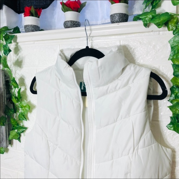 💙2/$40💙NWT Aeropostale White Zip Up Bubble Vest Size Medium - Picture 3 of 11